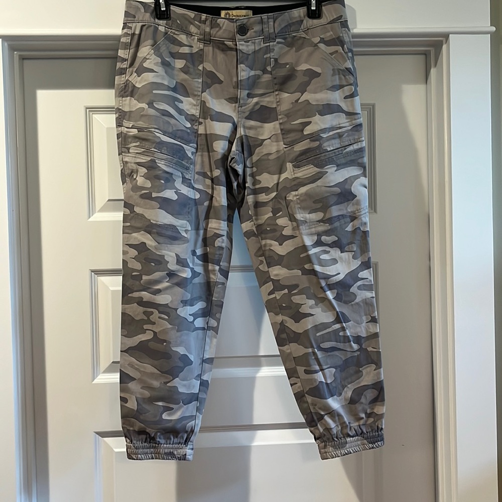Democracy size 14 Jogger